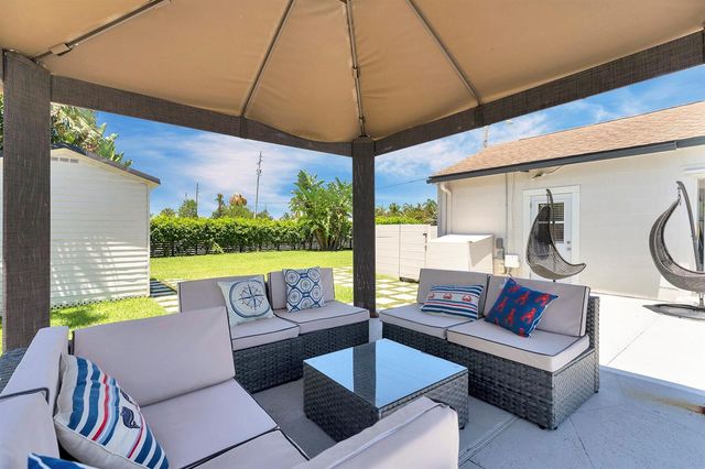 2301 Ridgeway Avenue, West Palm Beach, FL 33401