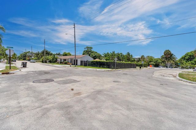 2301 Ridgeway Avenue, West Palm Beach, FL 33401