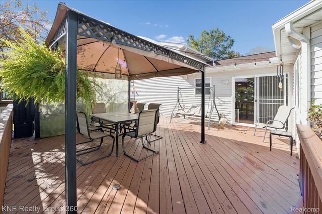 618 Bluebird Lane, Pinckney Village, MI 48169