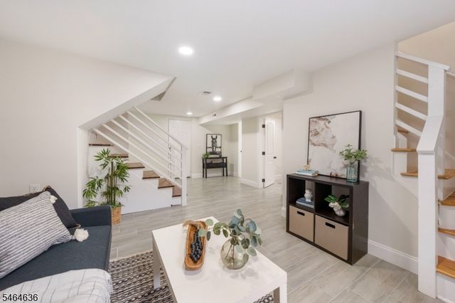 28 Taranto Ct, Maplewood Twp., NJ 07040
