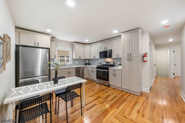 28 Taranto Ct, Maplewood Twp., NJ 07040