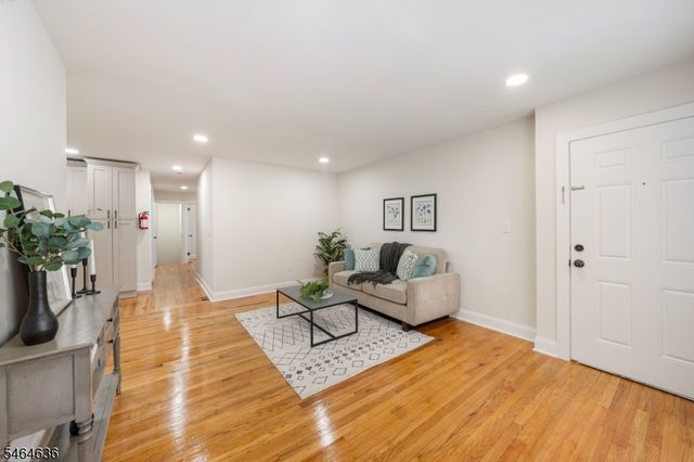 28 Taranto Ct, Maplewood Twp., NJ 07040