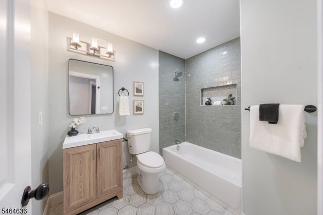 28 Taranto Ct, Maplewood Twp., NJ 07040