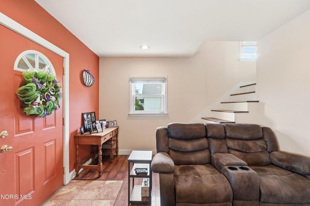 151 Oak Street, Rossford, OH 43460