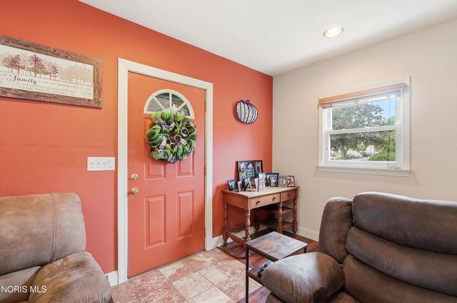 151 Oak Street, Rossford, OH 43460