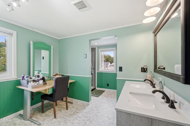 151 Oak Street, Rossford, OH 43460
