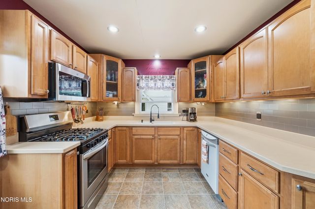 151 Oak Street, Rossford, OH 43460