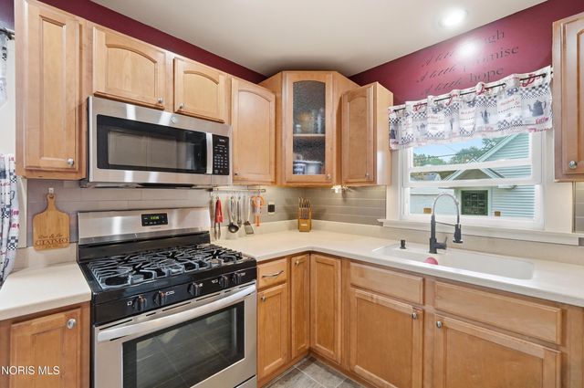 151 Oak Street, Rossford, OH 43460