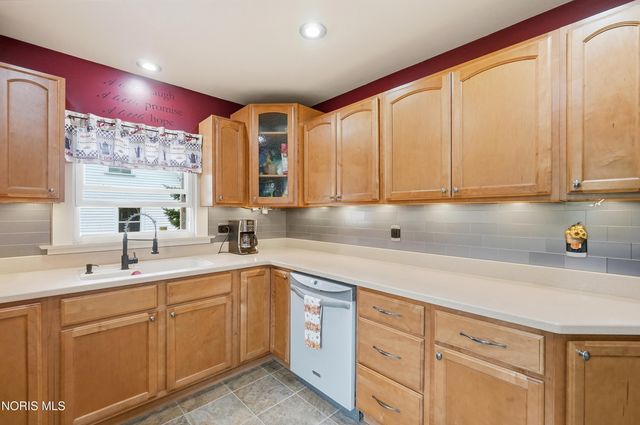 151 Oak Street, Rossford, OH 43460