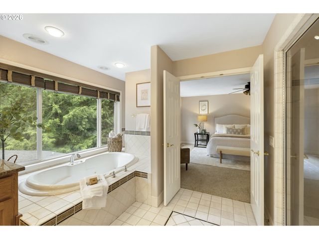 11930 Se MT SCOTT Blvd, Happy Valley, OR 97086