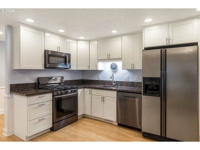 11930 Se MT SCOTT Blvd, Happy Valley, OR 97086