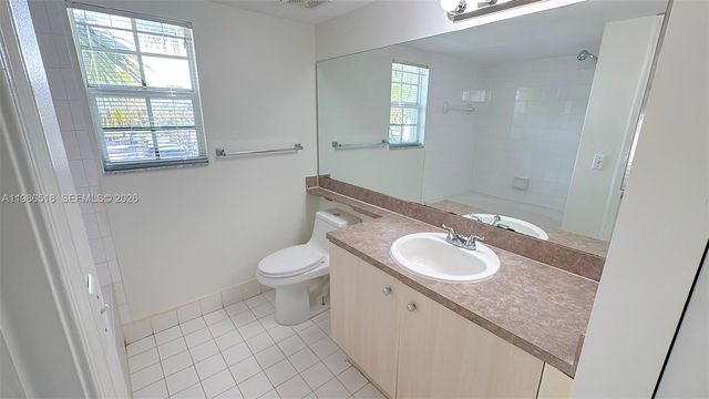 677 SW 111th Ave 204, Pembroke Pines, FL 33025