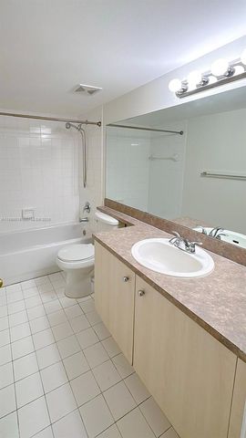 677 SW 111th Ave 204, Pembroke Pines, FL 33025