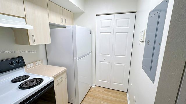 677 SW 111th Ave 204, Pembroke Pines, FL 33025