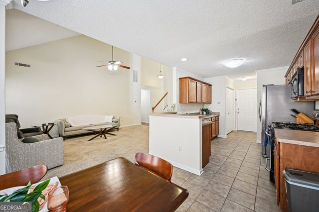 25 Pacific Avenue, Sharpsburg, GA 30277