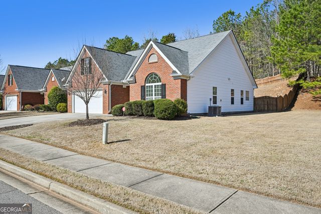 25 Pacific Avenue, Sharpsburg, GA 30277