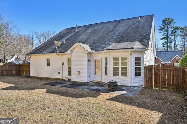 25 Pacific Avenue, Sharpsburg, GA 30277