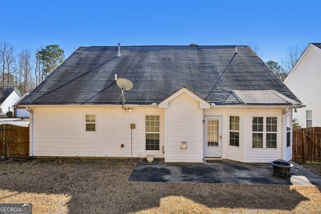 25 Pacific Avenue, Sharpsburg, GA 30277