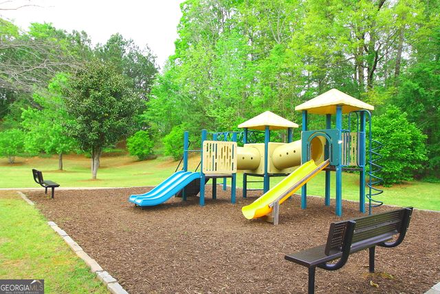 25 Pacific Avenue, Sharpsburg, GA 30277