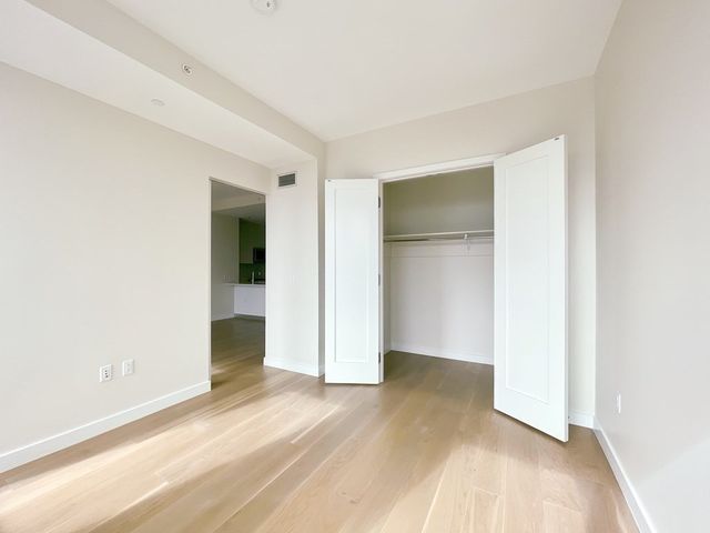 188 Brookline Ave 27D, Boston, MA 02215