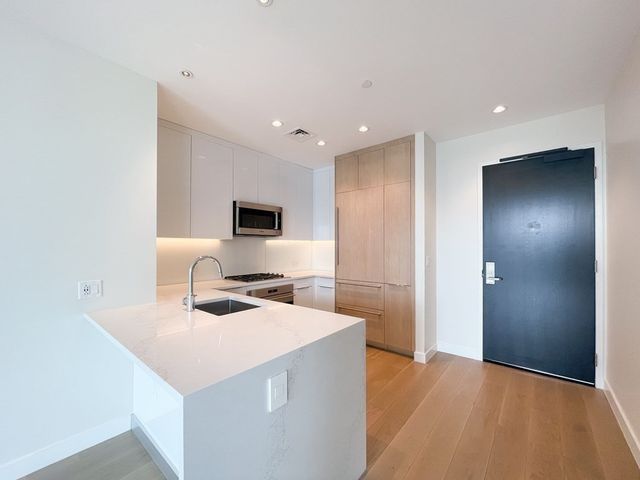 188 Brookline Ave 27D, Boston, MA 02215