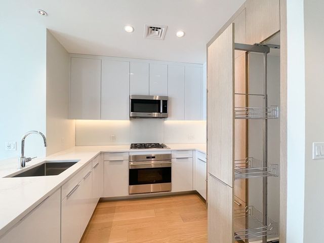 188 Brookline Ave 27D, Boston, MA 02215