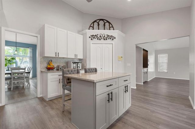 5009 SOUTHERN PINE CIRCLE, Venice, FL 34293