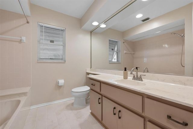 5009 SOUTHERN PINE CIRCLE, Venice, FL 34293