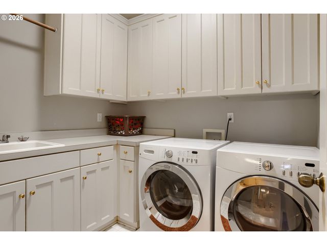 9548 Nw FLEISCHNER St, Portland, OR 97229