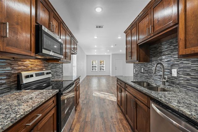 129 Arapaho Trail, Mabank, TX 75156