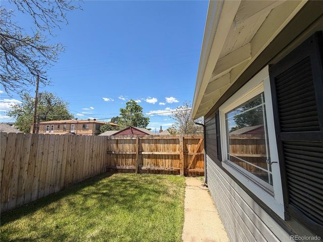 3355 S Grant St, Englewood, CO 80113