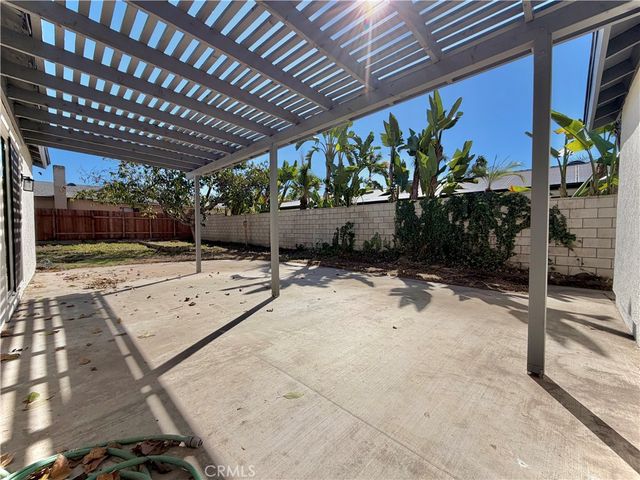 2009 S Plum Avenue, Ontario, CA 91761