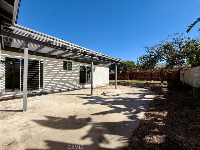 2009 S Plum Avenue, Ontario, CA 91761