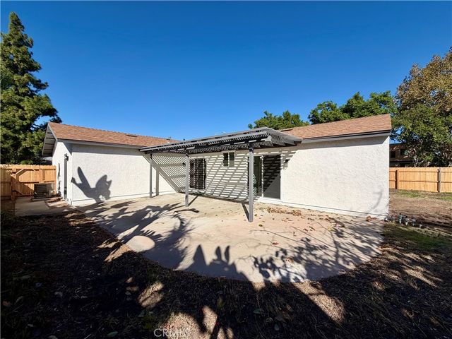 2009 S Plum Avenue, Ontario, CA 91761