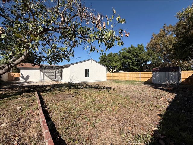2009 S Plum Avenue, Ontario, CA 91761