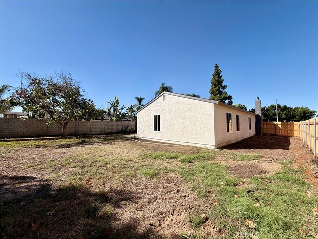 2009 S Plum Avenue, Ontario, CA 91761