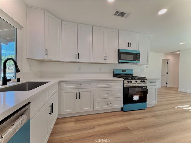 2009 S Plum Avenue, Ontario, CA 91761