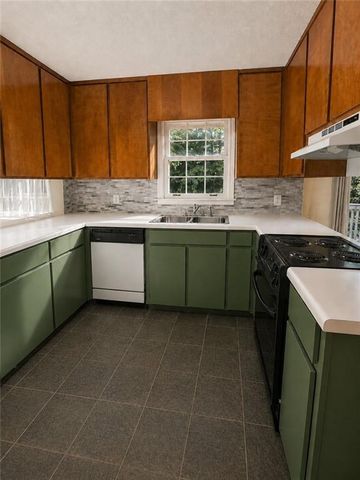 897 Hearthstone Drive, Stone Mountain, GA 30083