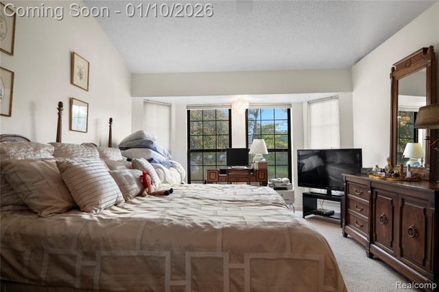 7252 Huntcliff, West Bloomfield, MI 48322