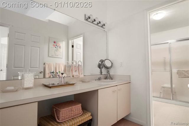 7252 Huntcliff, West Bloomfield, MI 48322