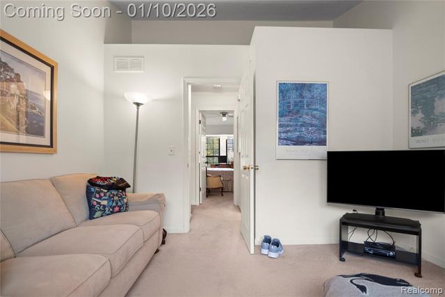 7252 Huntcliff, West Bloomfield, MI 48322