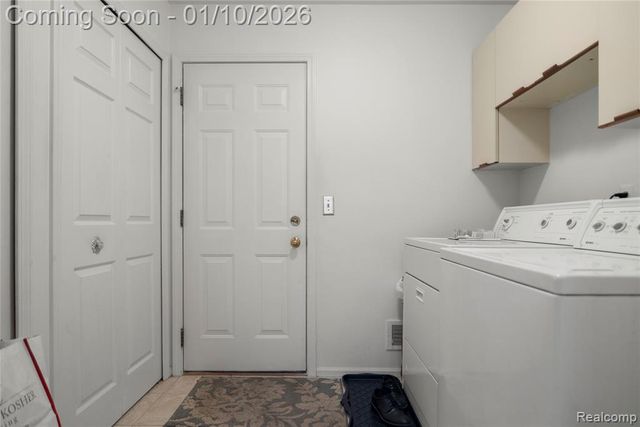 7252 Huntcliff, West Bloomfield, MI 48322