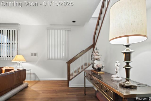 7252 Huntcliff, West Bloomfield, MI 48322