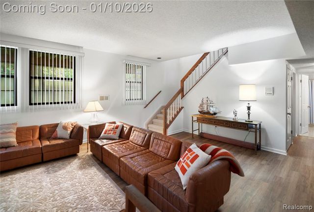 7252 Huntcliff, West Bloomfield, MI 48322