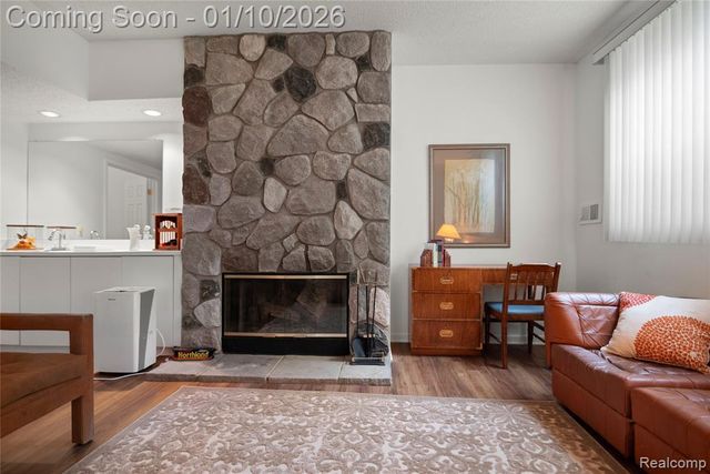 7252 Huntcliff, West Bloomfield, MI 48322