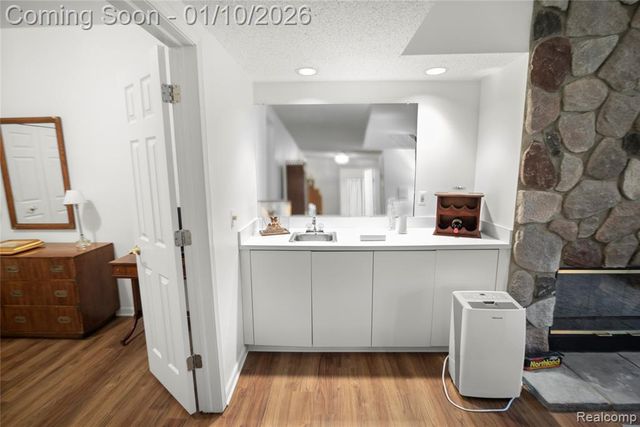 7252 Huntcliff, West Bloomfield, MI 48322