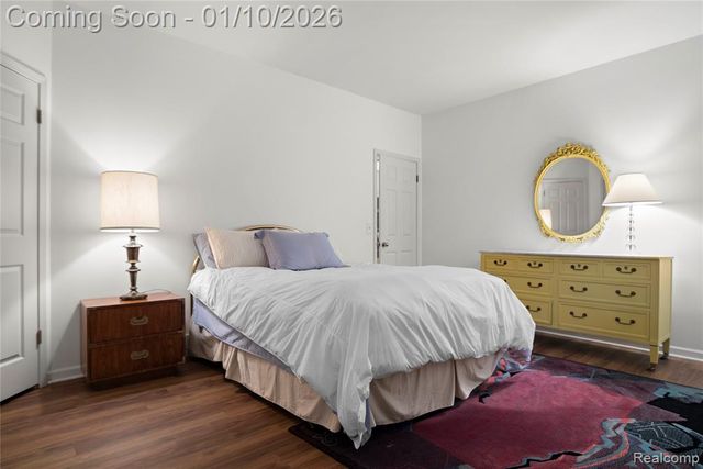 7252 Huntcliff, West Bloomfield, MI 48322