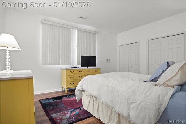 7252 Huntcliff, West Bloomfield, MI 48322