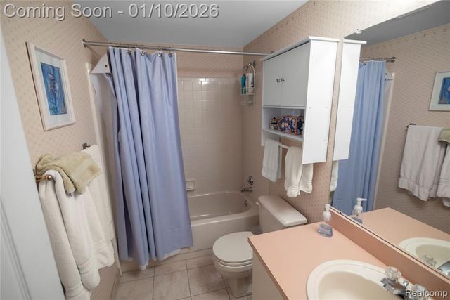 7252 Huntcliff, West Bloomfield, MI 48322