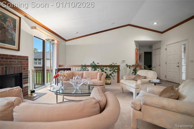 7252 Huntcliff, West Bloomfield, MI 48322